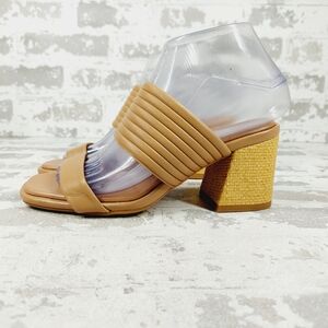 NEW Caslon Lamia-Lea Block Heel Tan Beige Leather Sandals Slides K566